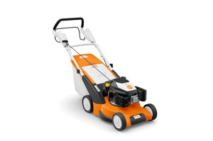 RM 545  Kosiarka spalinowa Stihl  Szerokość cięcia  43 cm i kosz na trawę  60 litrów 