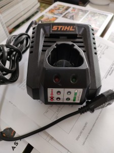 Ładowarka do nożyc HSA 25  220 - 240 V 